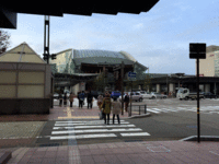 金沢駅に人が集まる