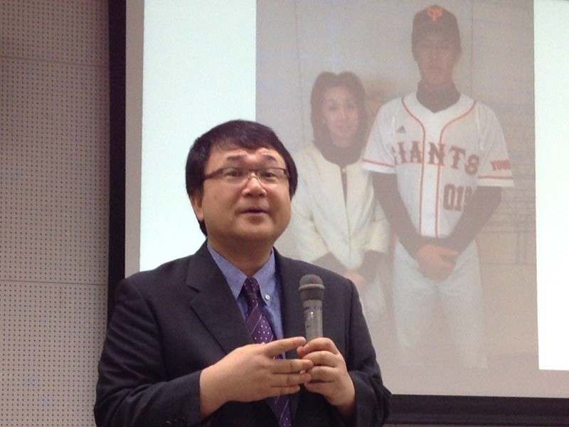 柴田章吾選手を紹介する五日市剛さん